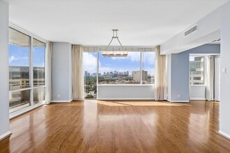 Building Photo - 15 Greenway Plz