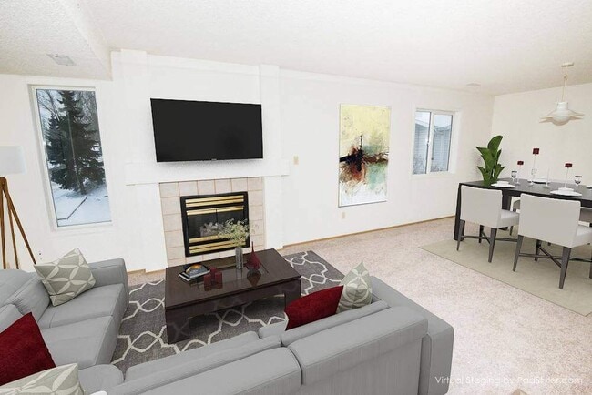 Building Photo - Huntington Court Coachhomes