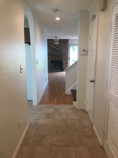 Building Photo - 120 Woodmere Dr
