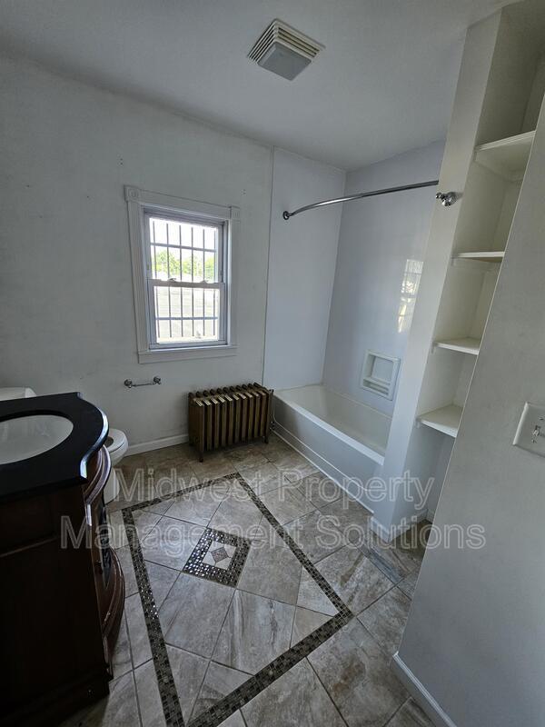 Foto del edificio - 810 E 8th St