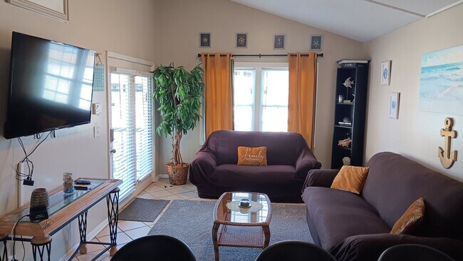 Foto del edificio - Pet Friendly Winter Rental - Furnished 2 B...