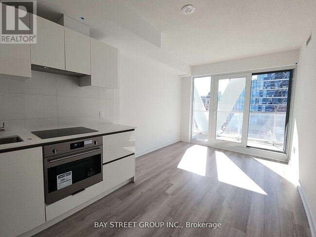 Building Photo - 230 Simcoe St