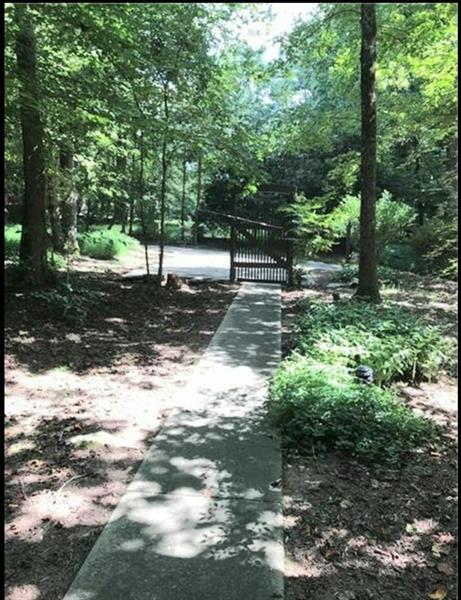 Building Photo - 5095 Meadowbrook Cir