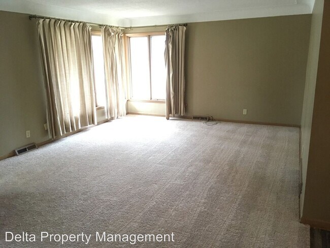 Building Photo - 3800-3802 Lindlavista Way