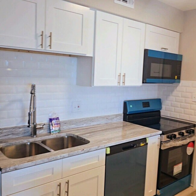 Building Photo - 8141 W 84th Pl