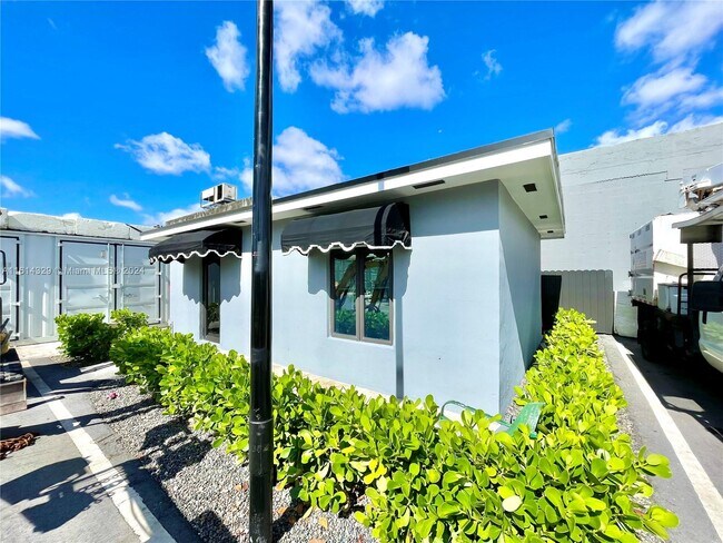 Foto del edificio - 2180 NW 23rd Ct