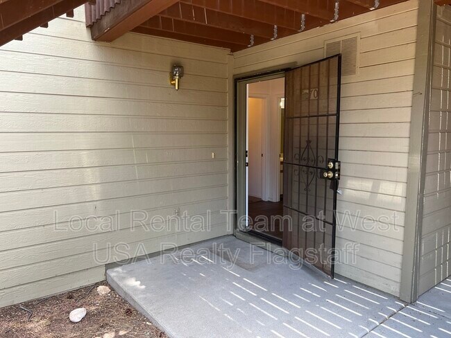 Building Photo - 2721 N Walnut Hills Dr