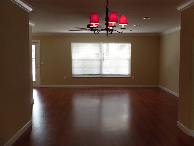 Building Photo - 1502 Garden Ave