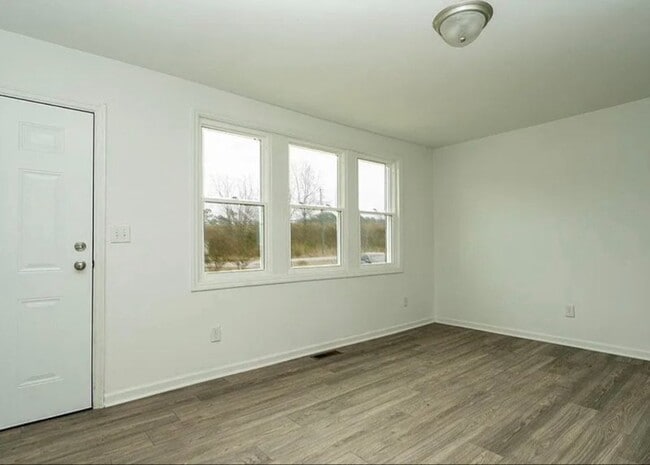 Building Photo - 421 Pineville Rd