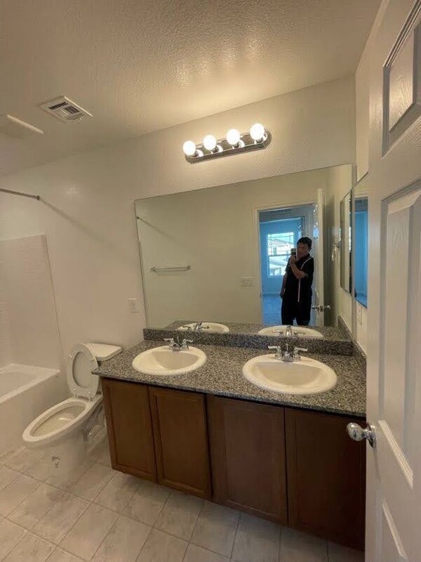 Foto del edificio - 6077 Castle Gardens Ave