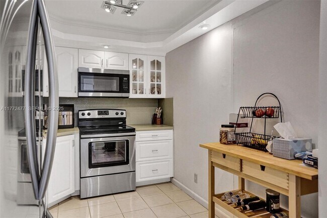 Foto del edificio - 3180 S Ocean Dr