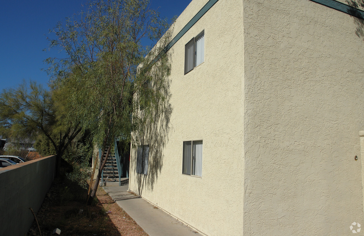 Building Photo - El Presidio Apartments