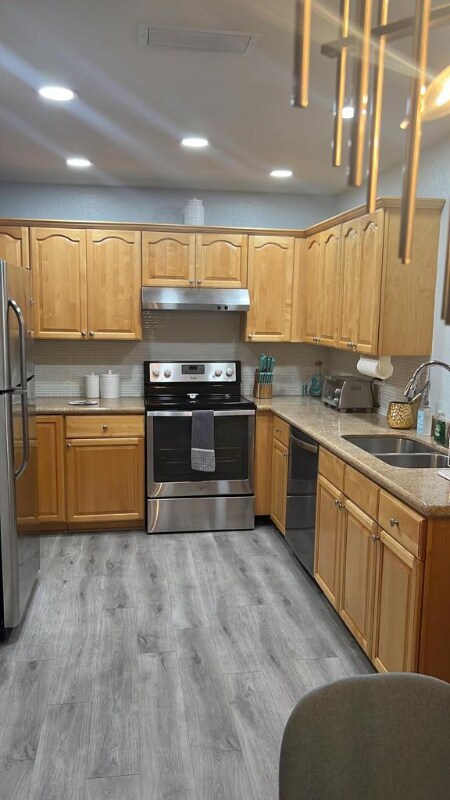 Building Photo - 2035 S Elm St