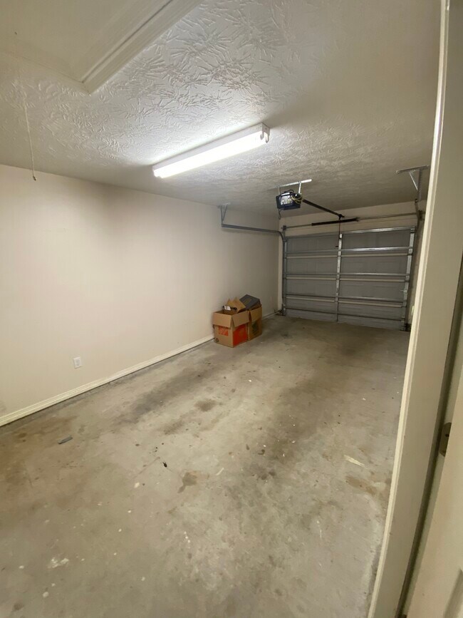 Building Photo - 3118 Avenue B