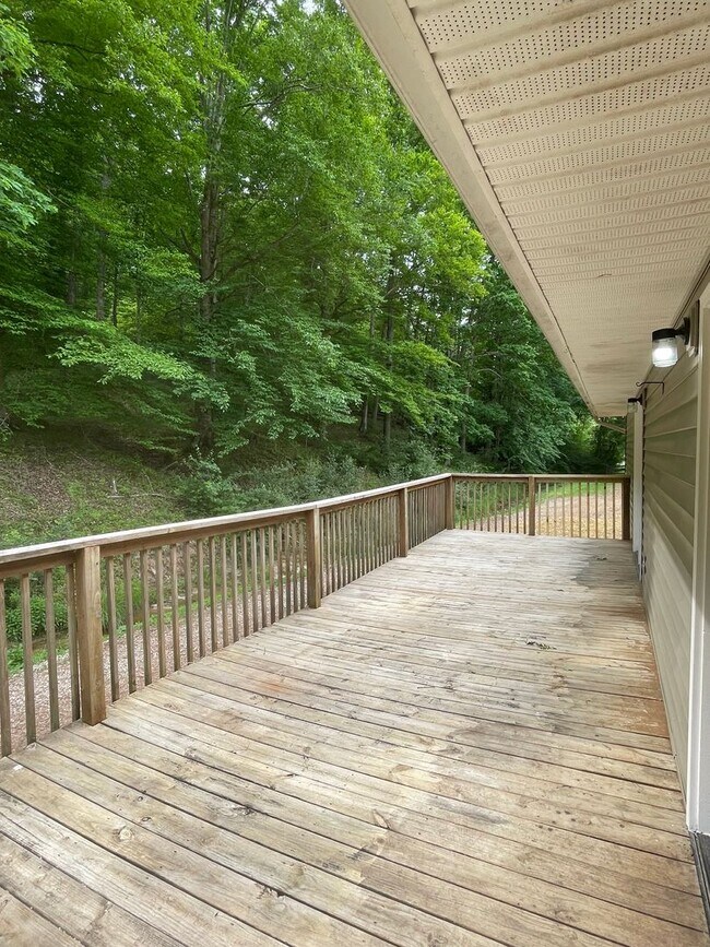 Foto del edificio - 5535 Sycamore Ridge Rd