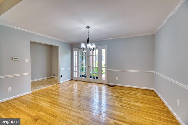 Building Photo - 2077 Hopewood Dr