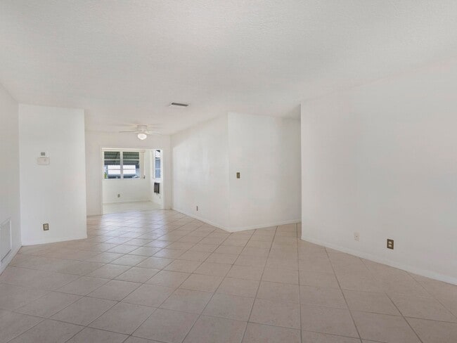 Building Photo - 1103 Reposo Ave