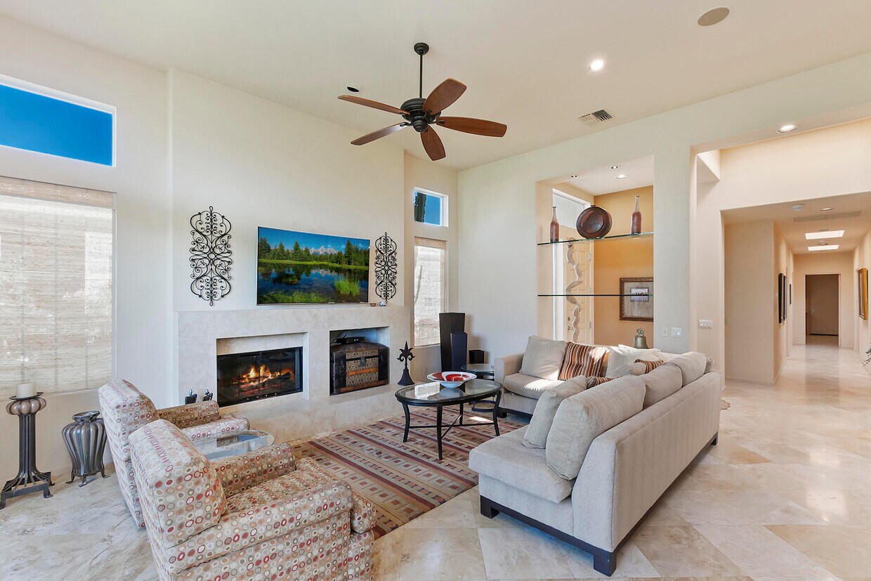 Foto principal - 359 Desert Holly Dr