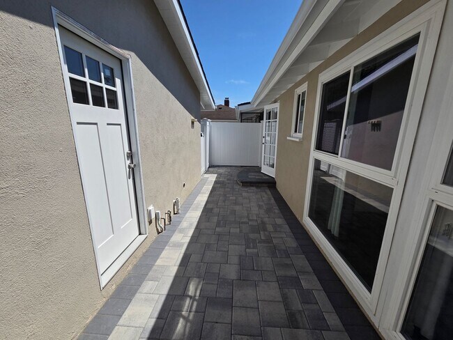 Foto del edificio - 4+2 Single Family home on desirable Ventura street Near Hospital