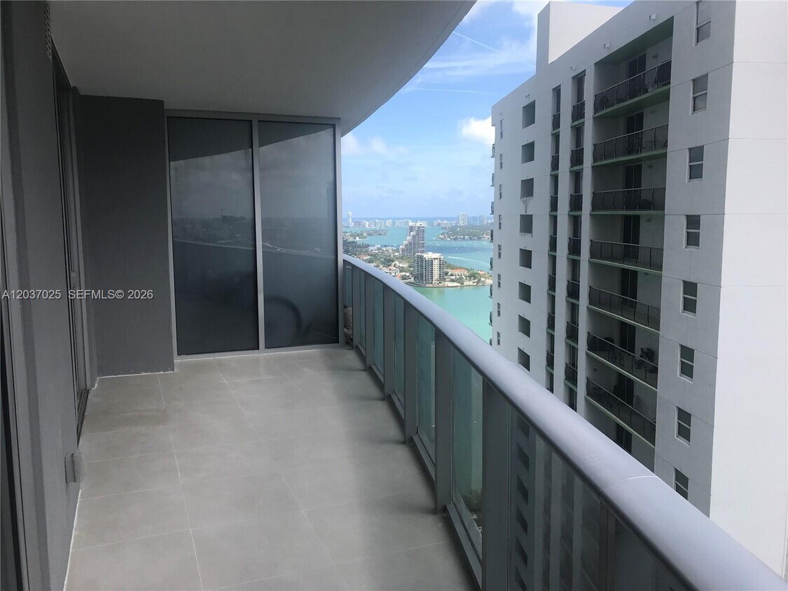Foto del edificio - 488 NE 18th St