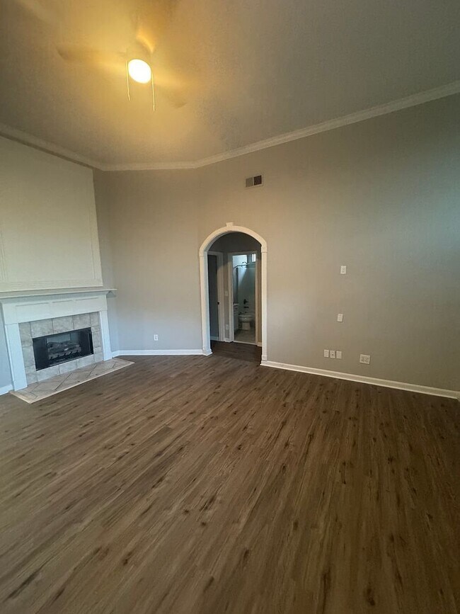 Foto del edificio - 1601 Deer Valley Dr