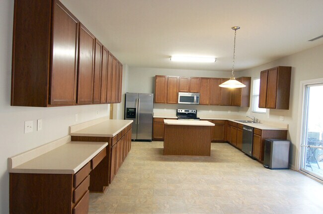 Building Photo - 2213 Pear Tree Ln