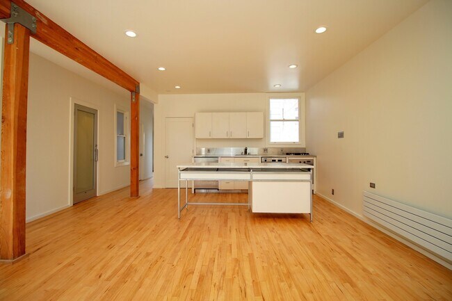 Building Photo - Oversized 2 Level 1 Bedroom Loft With Larg...
