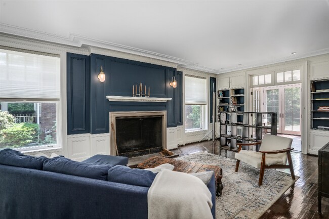 Foto del edificio - 2243 Iroquois Ave