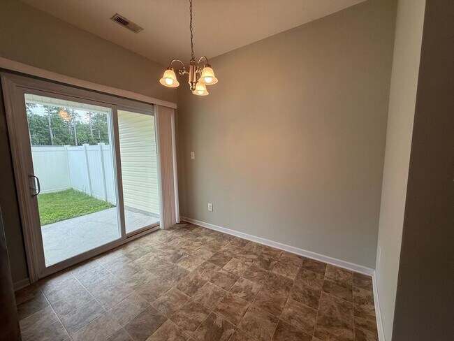 Foto del edificio - Beautiful 2 bedroom, 2.5 bath Town House