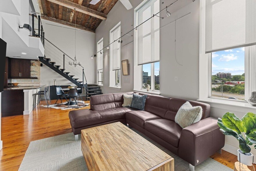 Foto principal - 614 Capital Blvd