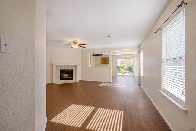 Foto del edificio - 17131 Dashwood Creek Dr