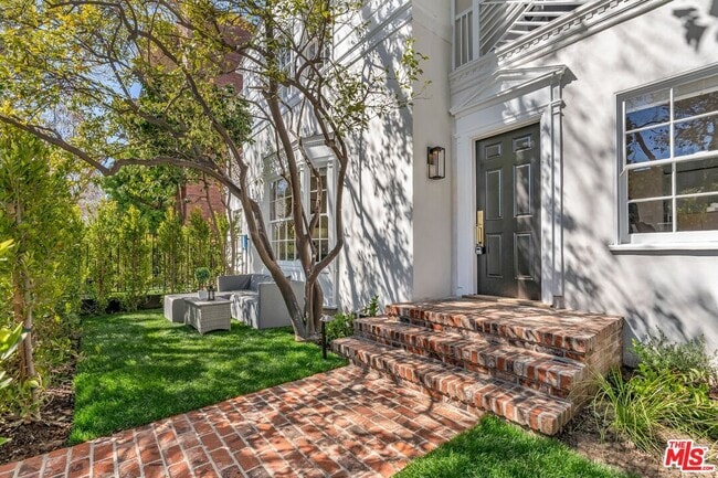 Building Photo - 135 S Linden Dr