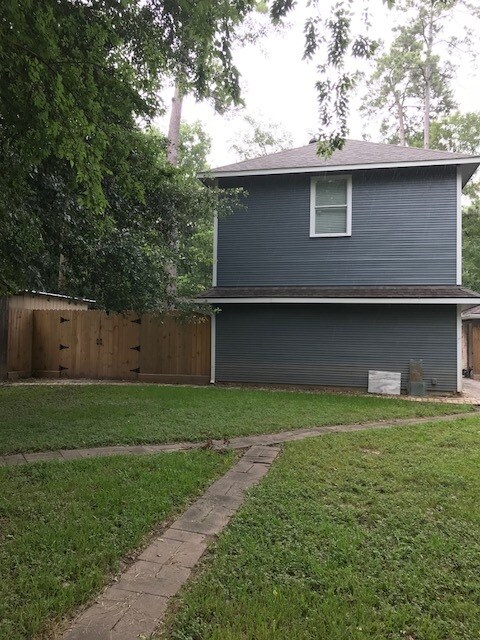 Building Photo - 15602 Cypress Garden Dr