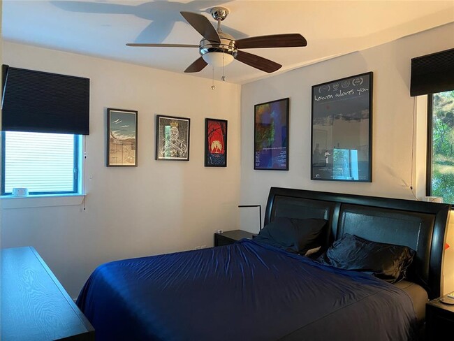 Foto del edificio - 1615 E 7th St