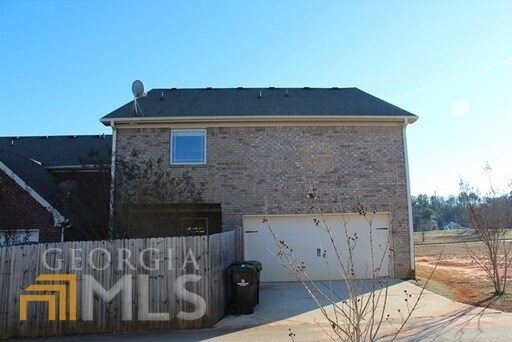 Building Photo - 105 Daisy Cir