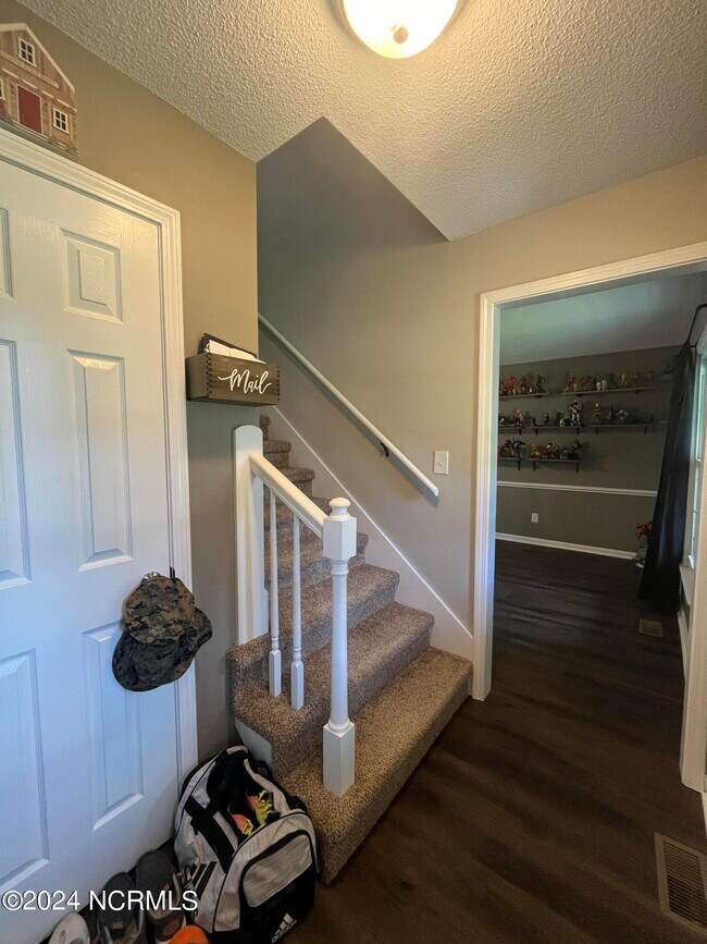 Building Photo - 407 Scotsdale Dr