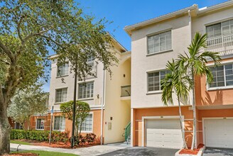 Building Photo - 3205 Myrtlewood Cir E