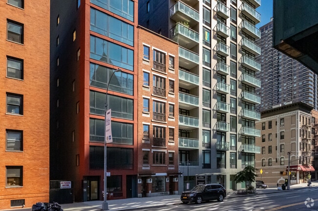 Building Photo - 1400 York Ave