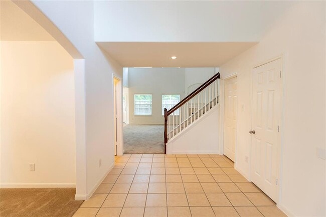 Building Photo - 8218 Rushing Stream Ct