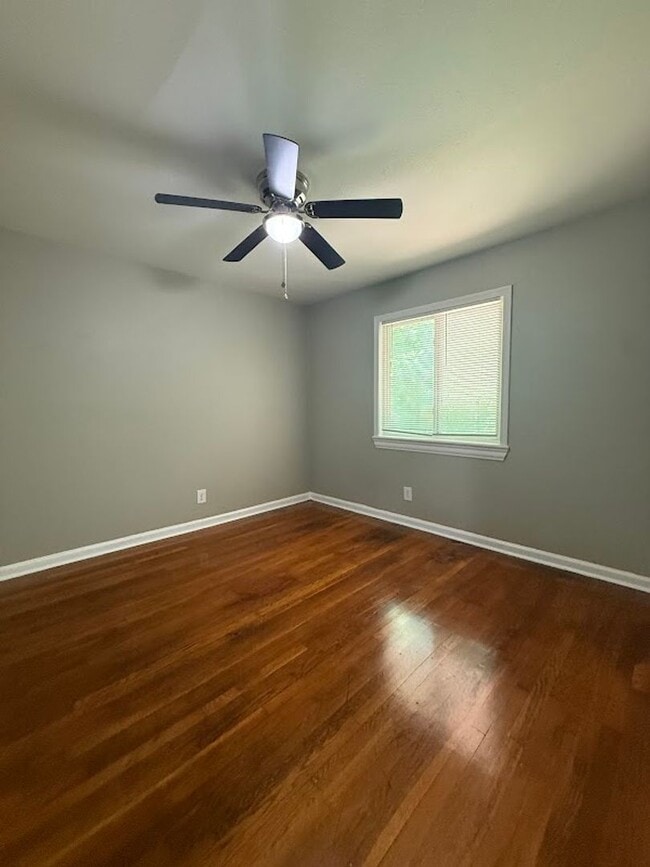 Building Photo - 1602 Line Cir