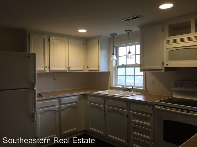 Building Photo - 2 br, 1 bath House - 575 Harrell Rd