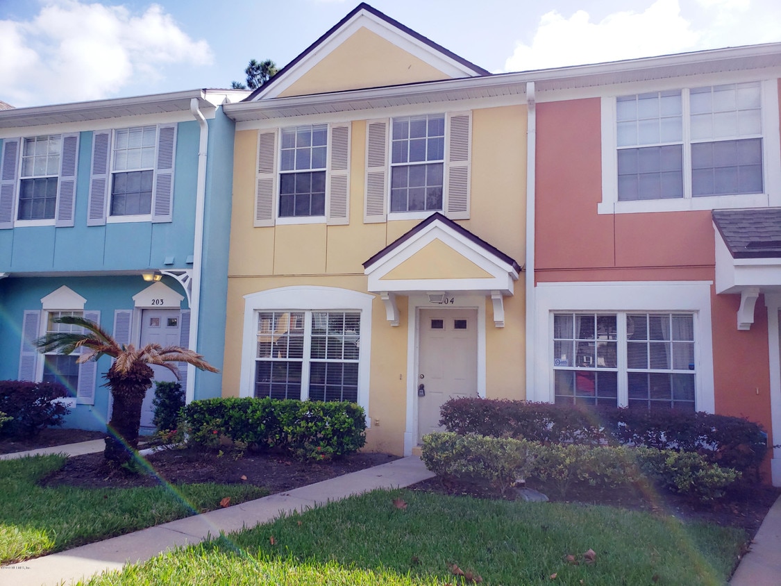 Primary Photo - 12311 Kensington Lakes Dr
