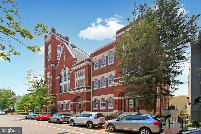 Foto del edificio - 819 D St NE