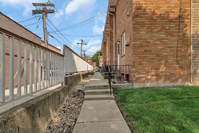 Building Photo - 15 S Waiola Ave