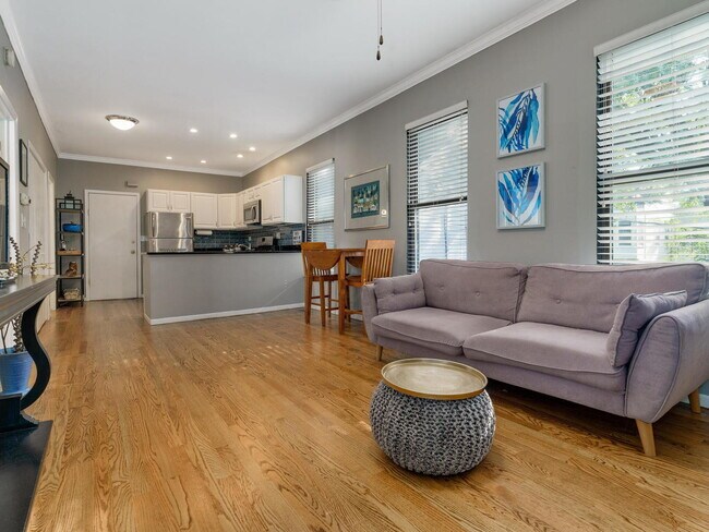 Foto del edificio - 1637 W Wrightwood Ave