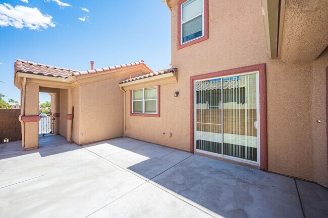 Foto del edificio - Beautiful 4 Bedroom 2.5 bath Home in the Southwest!