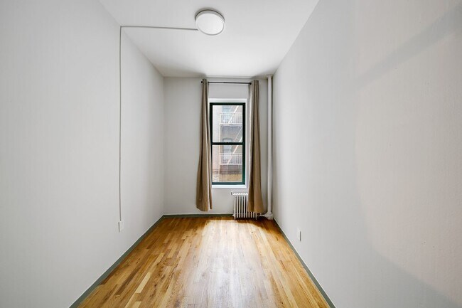 Building Photo - Full room C in a Newly Added Home in Colu