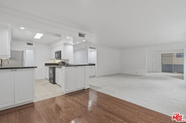 Foto del edificio - 435 N Oakhurst Dr