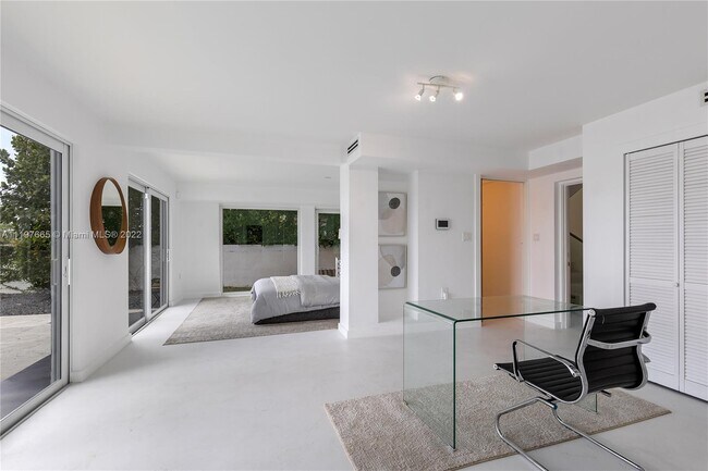 Foto del edificio - 297 N Coconut Ln