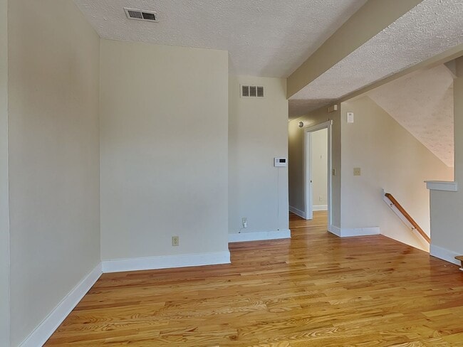 Building Photo - 1394 Indianola Ave